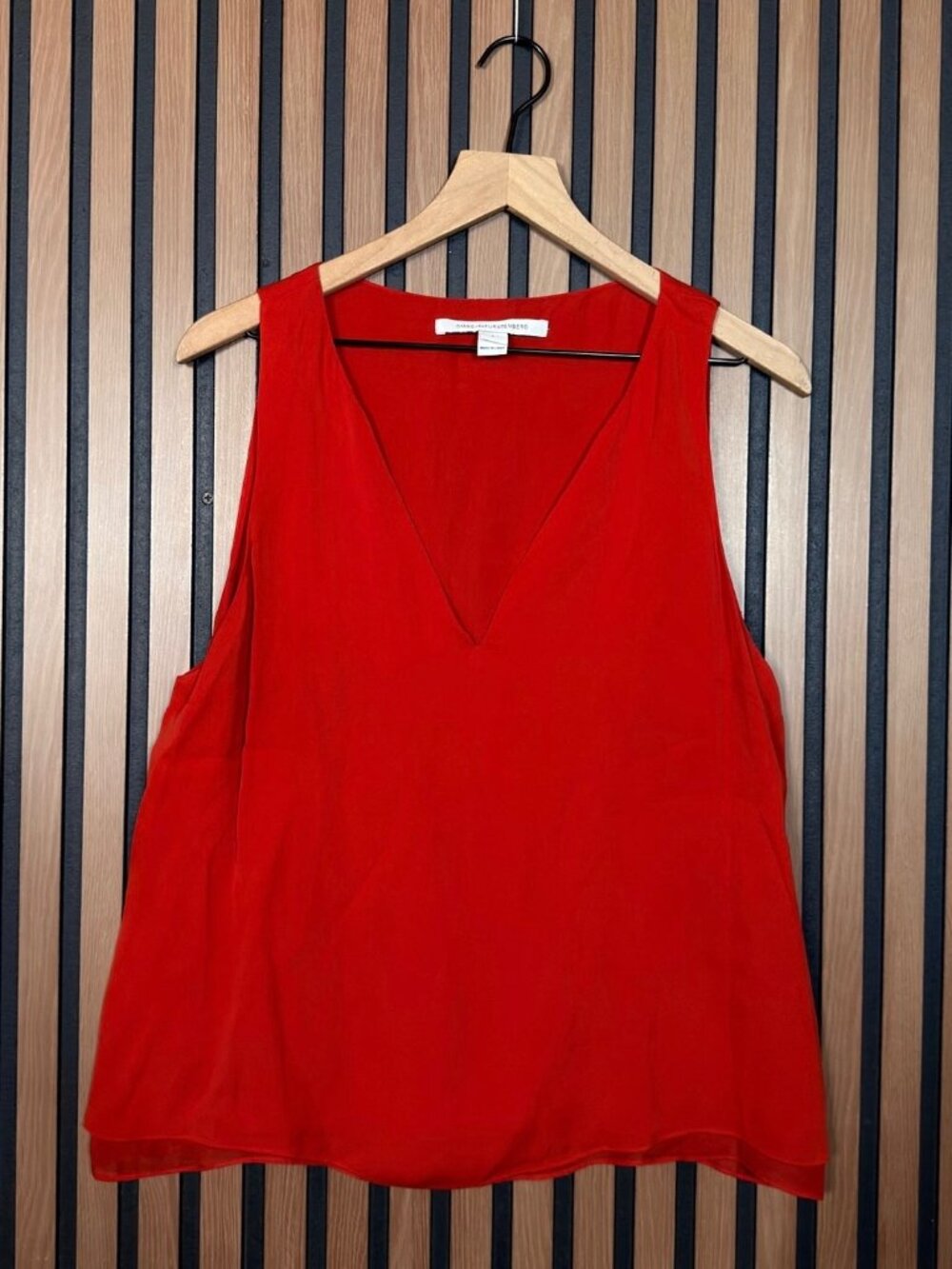 Diane von Furstenberg Tank Top Large Womens V Neck Muscle Blouse 100% Silk